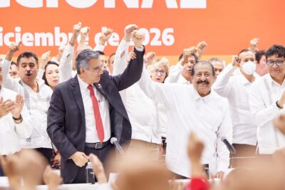 El gobernador Américo Villarreal estuvo presente en la toma de protesta del nuevo dirigente de la Sección 30 del SNTE, Arnulfo Rodriguez Treviño.