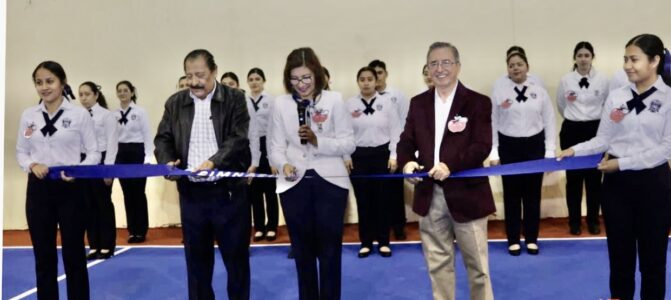 El Profesor Arnulfo Rodríguez asiste a la Reinauguración del Gimnasio “Rodolfo Torre Cantú”