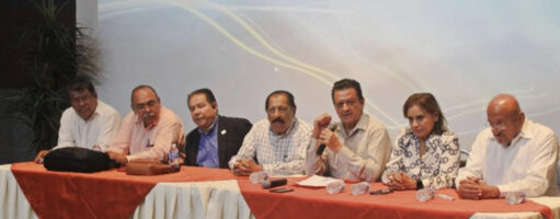 Arnulfo Rodríguez  comunica a los trabajadores d ela educación sobre el aumento salarial