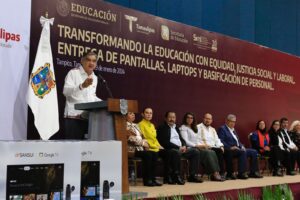 *Entregan nombramientos a 3 mil maestros tamaulipecos*