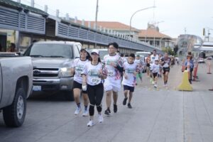 **Gobierno Municipal Apoya a Participantes Sin Visa en el Maratón Binacional Dos Laredos**