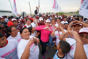 “Carmen Lilia Canturosas y candidatos de Morena reciben respaldo entusiasta en Villas de San Miguel”
