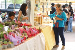**Venta de Artesanías y Productos Locales en Nuevo Laredo: Celebración del Día Mundial del Emprendimiento**