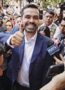 **Jorge Álvarez Máynez, Candidato a la Presidencia de México, Acude a Votar**