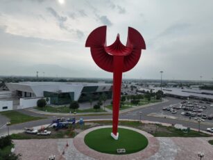 *Le dan vida al Águila del Bicentenario en su aniversario*