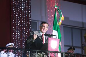 *Vivan las mujeres y los hombres de la transformación: Américo*