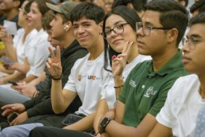 *Entregan becas Futuro Tamaulipas a jóvenes de nivel superior*