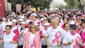 *Conmemoran Día Internacional contra el Cáncer de Mama con "Caminata Rosa"*