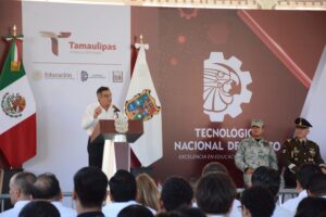 *Cumple Américo al Tec Victoria; construye gimnasio*