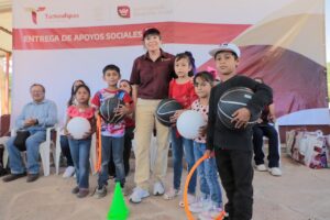 *Lleva SEBIEN apoyos a familias de San Nicolás*