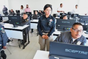 *Presentan custodios evaluación de conocimientos para promoción de grados*