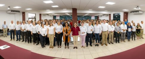 *Reconocen a docentes, personal administrativo y estudiantes de la Universidad Tecnológica de Altamira*
