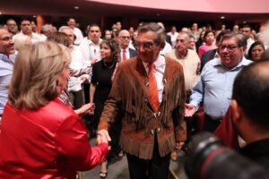 *Inaugura Américo el XXII Festival Internacional en la Costa del Seno Mexicano*