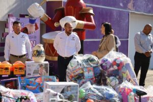 *Entrega secretario general de Gobierno y su equipo de trabajo, juguetes al DIF Tamaulipas*