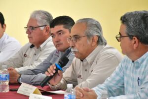 *Capacitan a médicos veterinarios como responsables en rumiantes*