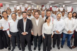 *Entrega SET bases laborales a personal del Centro Estatal de Tecnología Educativa*