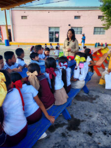 NIÑAS Y NIÑOS APRENDEN A CUIDAR EL ENTORNO CON EL TALLER “COMEDERO PARA AVES” DEL GOBIERNO MUNICIPAL
