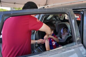 GRAN RESPUESTA CIUDADANA EN JORNADA DE VACUNACIÓN DRIVE THRU CONTRA LA INFLUENZA
