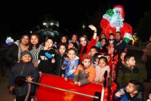 BRILLA NUEVO LAREDO: ENCENDIDO DEL PINO NAVIDEÑO Y VIVEROS MÁGICO DESLUMBRAN A MILES BAJO LA LIDERAZGO DE CARMEN LILIA CANTUROSAS