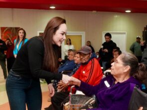 CARMEN LILIA Y SISTEMA DIF ENTREGAN APARATOS FUNCIONALES Y RECIBEN DONATIVO DE 100 SILLAS DE RUEDAS PARA PERSONAS CON DISCAPACIDAD