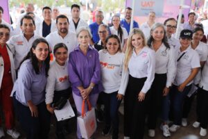 *Apapachan Américo y María a las familias de Higuerillas con la Brigada Navideña Transformando Familias*