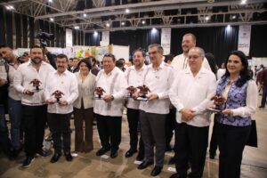 *Refrenda Américo apoyo a la ciencia en favor del bienestar social*