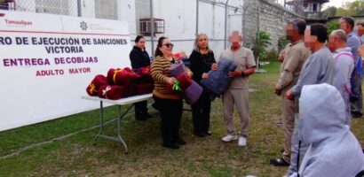 *Entrega CEDES Victoria cobijas a personas adultas mayores*