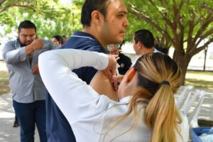 *SSPT e ISSSTE realizan campaña de vacunación en Complejo Estatal de Seguridad Pública*